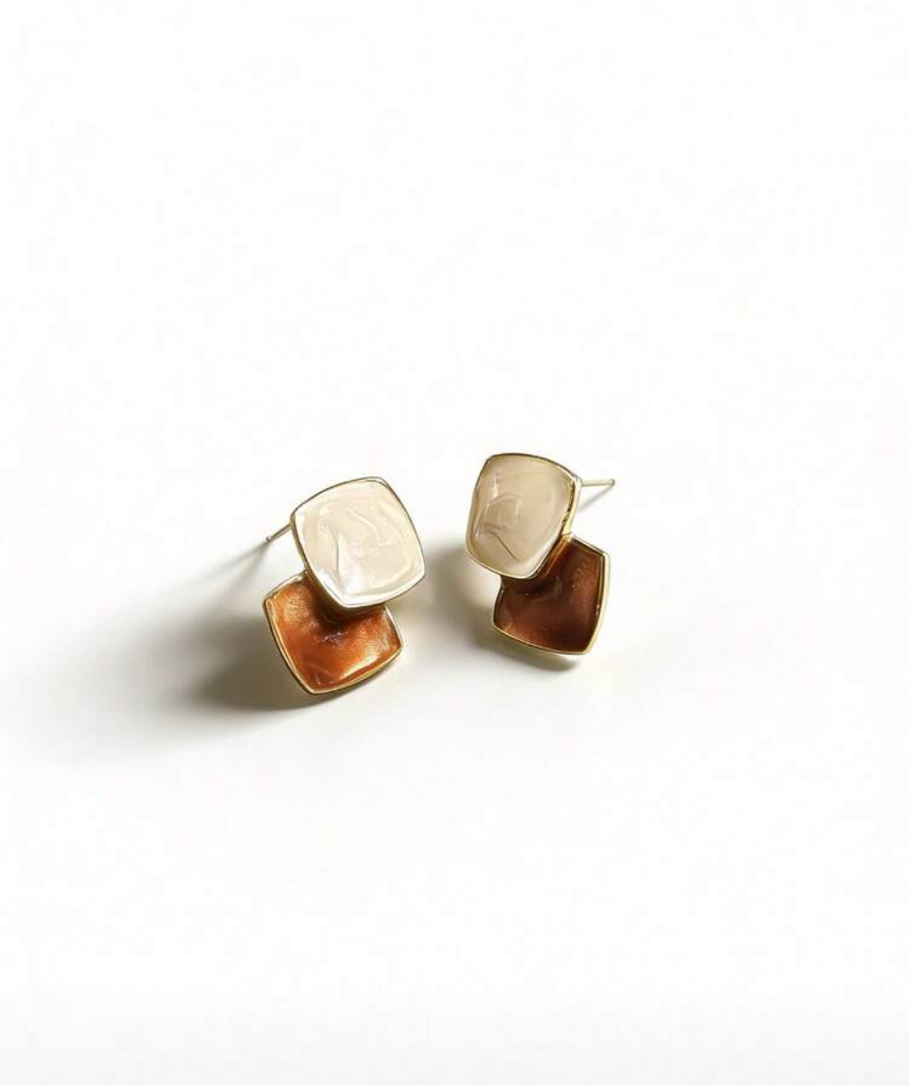 Two-tone square stud earrings